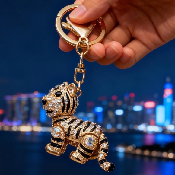 Tiger purse/bag charm keychain with crystals - Picture 4 of 4